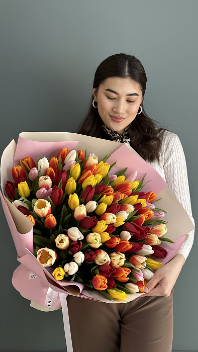 Large bouquet of tulips