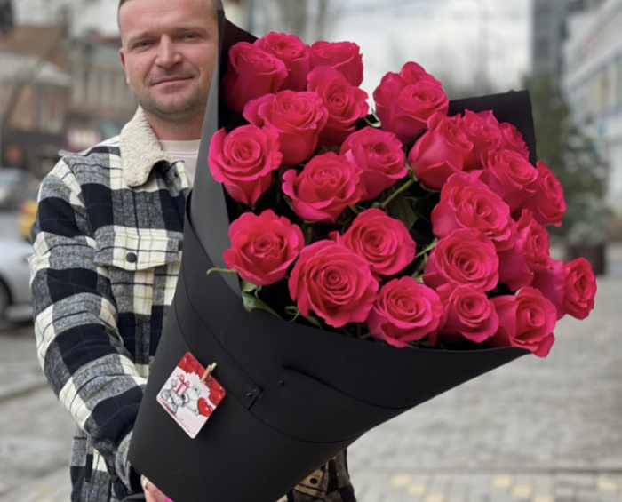 25 tall pink roses