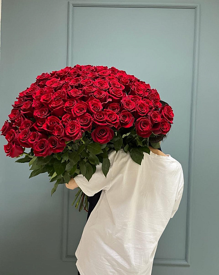 Огромный букет из 101 красных метровых роз  с доставкой по Астане