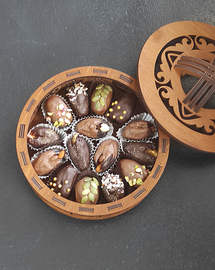 Bouquet of Yurt box, 15 dates in Belgian chocolate flowers delivered to Almaty