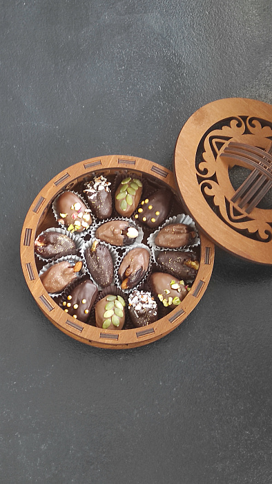 Yurt box, 15 dates in Belgian chocolate