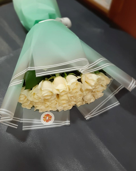 Bouquet of 25 white roses flowers delivered to Almaty