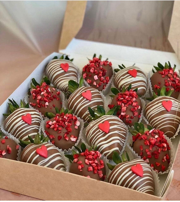 Chocolate covered strawberries set