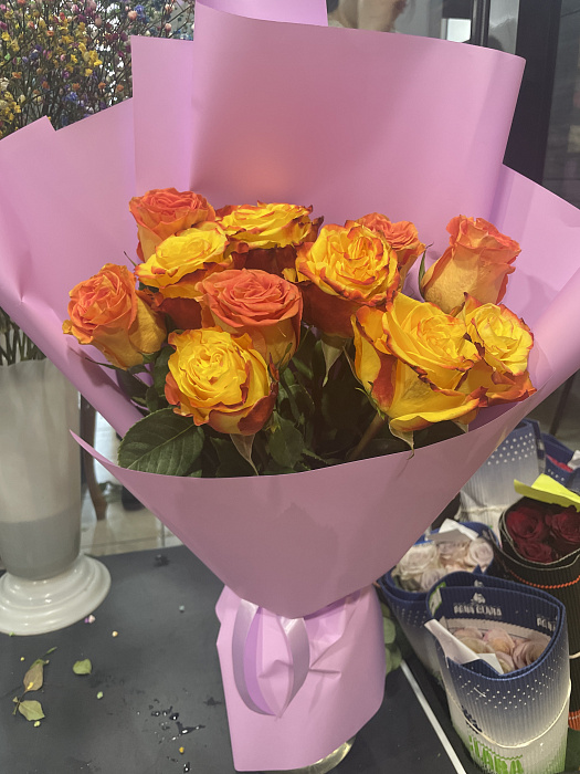Mix bouquet of 11 roses