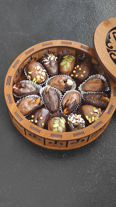 Yurt box, 15 dates in Belgian chocolate