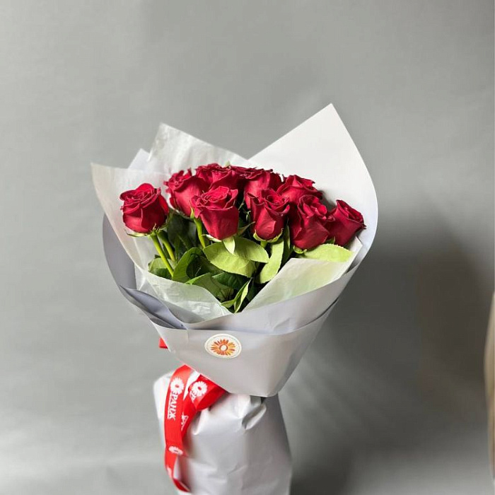 Bouquet of 15 red Dutch roses