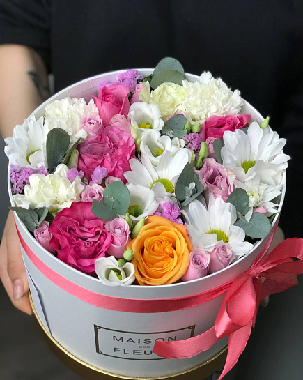 Сборный букет цветов в коробке "Приятный сюрприз" с доставкой по Астане
