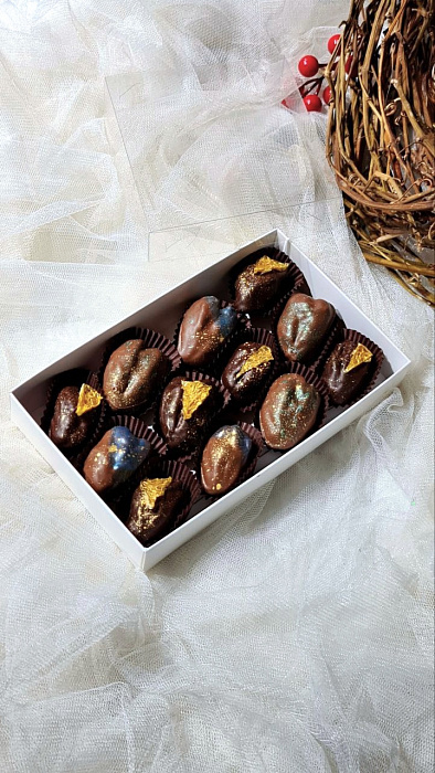 Aladdin dates in Belgian chocolate