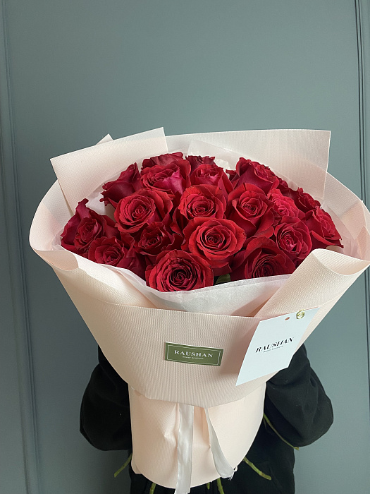 Mono bouquet of 25 red roses