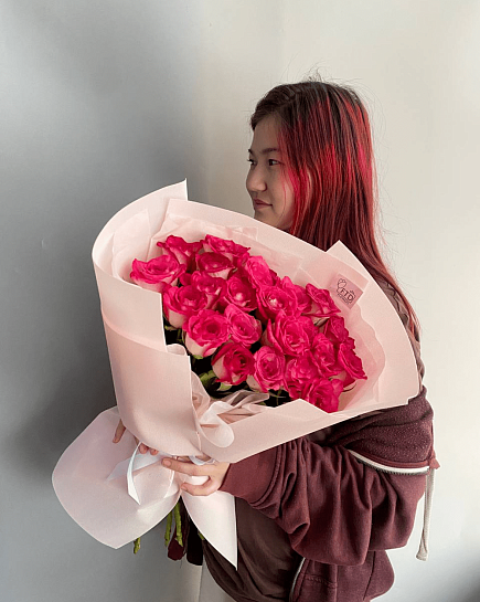Bouquet of 25 crimson roses 40-50cm flowers delivered to Astana