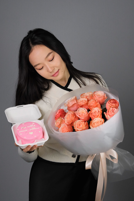 Bouquet of 15 roses and Bento cake