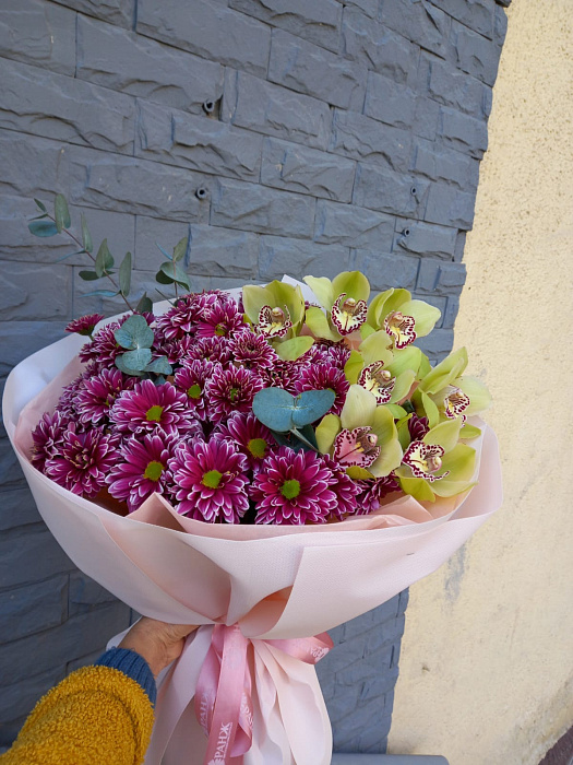 Орхидея с хризантемой