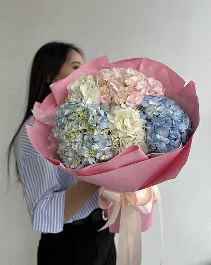 Bouquet of BOUQUET OF 5 HYDRANGEAS flowers delivered to Astana