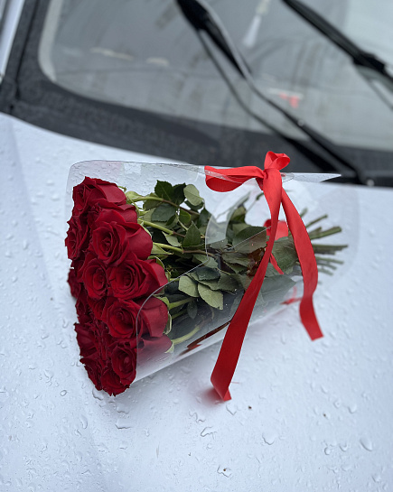 Bouquet of Roses in a carrier flowers delivered to Kostanay.