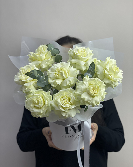 Bouquet of composition of open roses flowers delivered to Astana