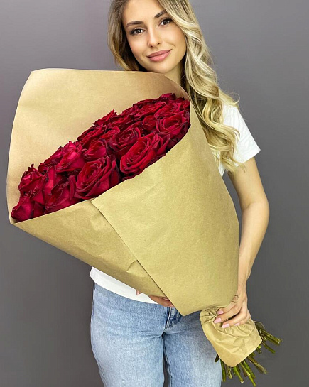 Букет из 35 красных роз в крафте с доставкой по Алматы