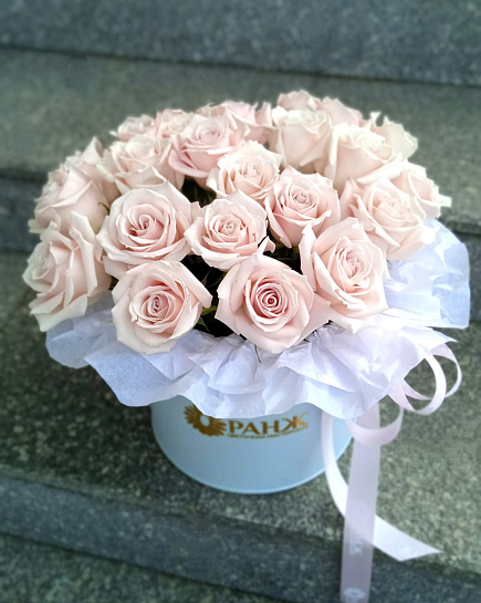 Bouquet of 25 Dutch roses in a hatbox flowers delivered to Almaty