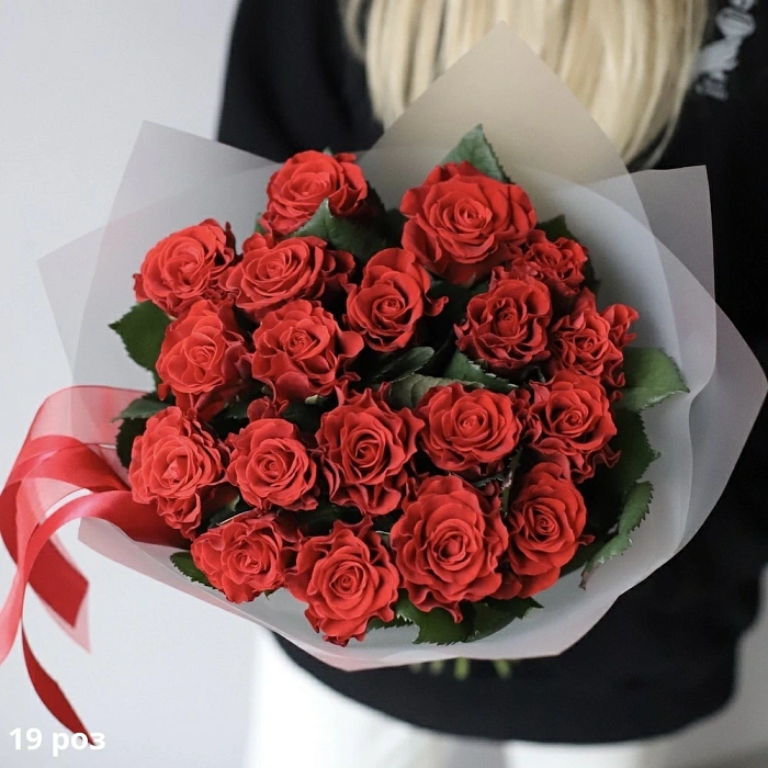Bouquet of red roses (19)