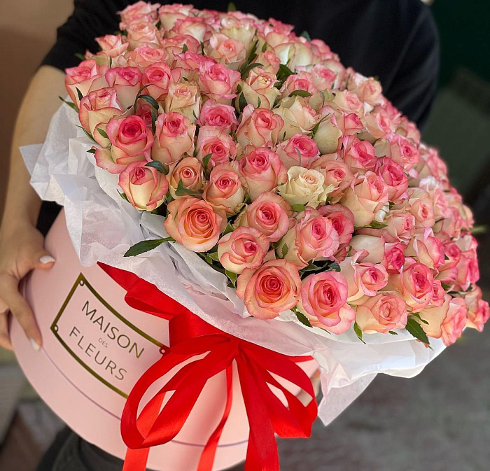101 roses in a box