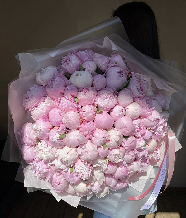 75 розовых пионов