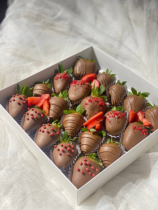 Prince, strawberries in Belgian chocolate