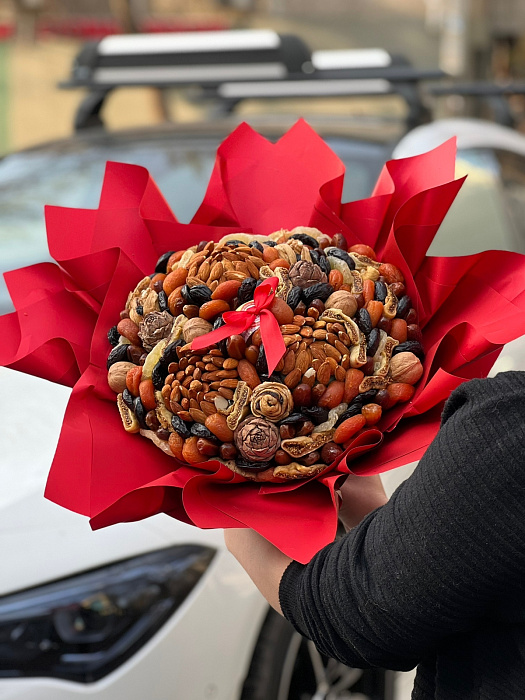 Bouquet of dried fruits and nuts