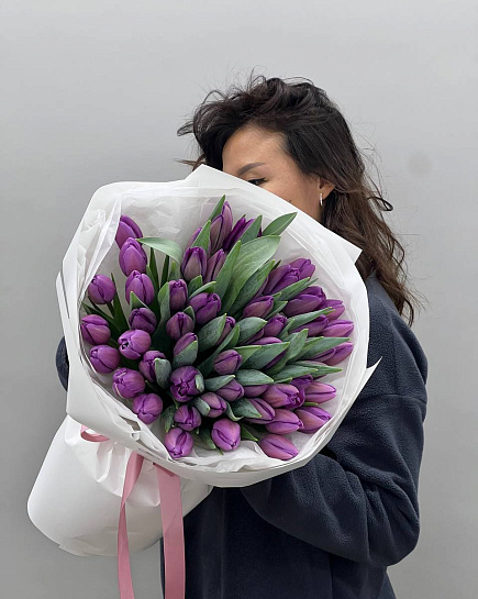 51 фиолетовый тюльпан с доставкой по Алматы
