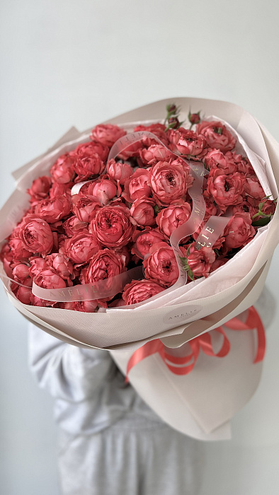 Bouquet of peony bush roses